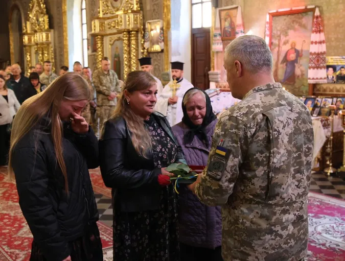 На Волині родинам полеглих прикордонників вручили державні нагороди (фото)