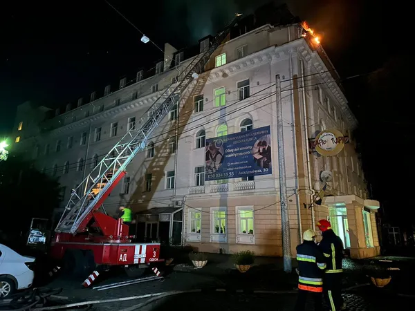Росія атакувала Одесу ракетами і дронами: в місті – пожежі, є поранені (фото)