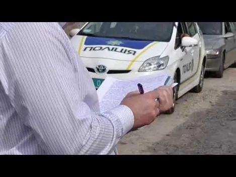 Зброя, наркотики, бурштин: що знайшли у гаражі лучанина (відео)