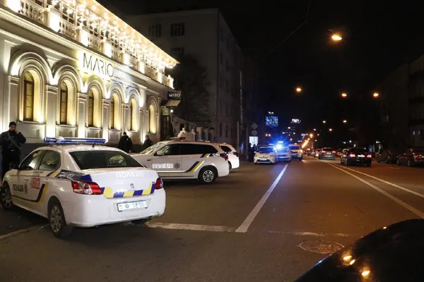 У центрі Києва обстріляли елітне авто: вбили дитину (фото, відео)