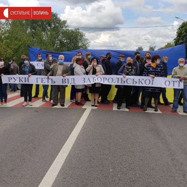 Жителі Заборольської ОТГ перекрили дорогу, бо не хочуть приєднуватися до Луцька