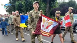 У Ковелі відбулася хода з прапорами бойових підрозділів та патріотичний флешмоб (фото)