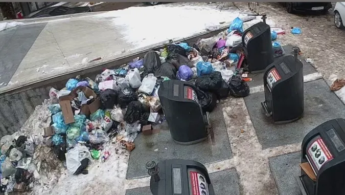 Луцька «Яровиця» потопає у смітті: хто винен у безладі