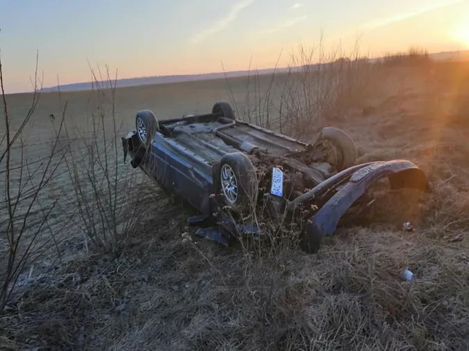 ДТП з перекиданням поблизу Локач: водія госпіталізовано (фото)