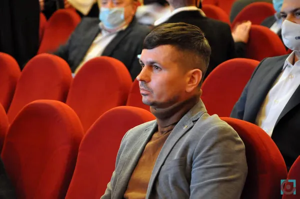 Депутат Луцької міської ради переховується від колекторів