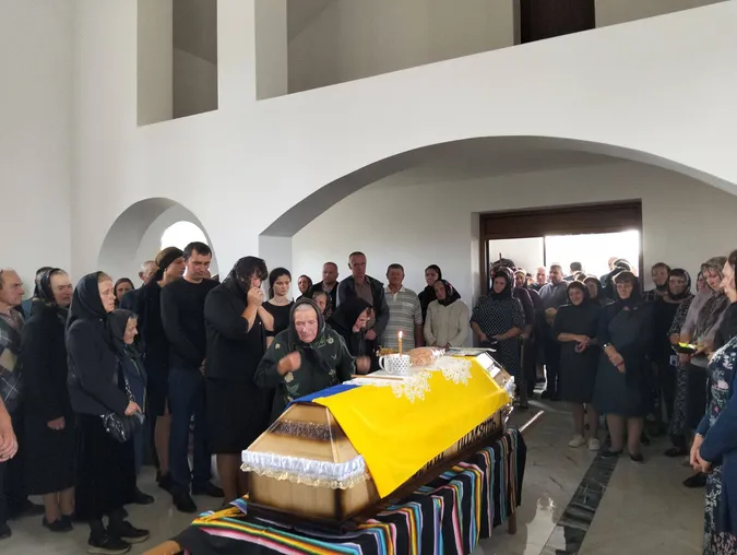 На Волині громада попрощалася з загиблим на Донеччині захисником Андрієм Денисюком