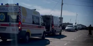 Раптово стало зле: у Маневичах людина померла на тротуарі (відео)