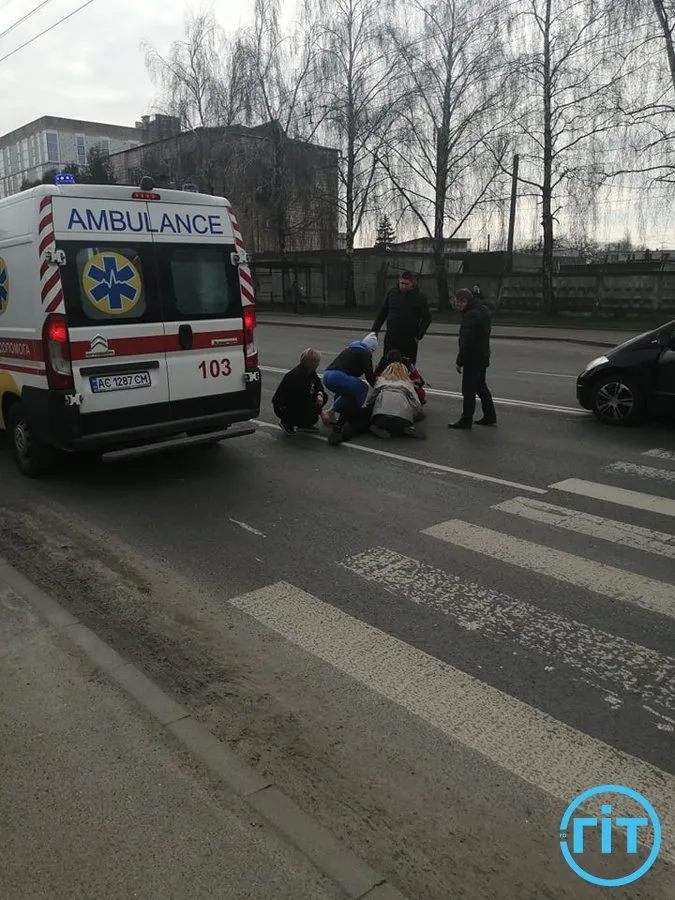 У Луцьку на Конякіна Opel збив жінку на «зебрі» (фото)