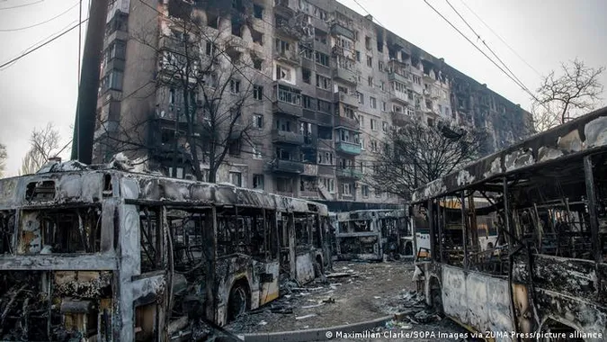 В окупованій частині Маріуполя загарбники примусово мобілізують чоловіків