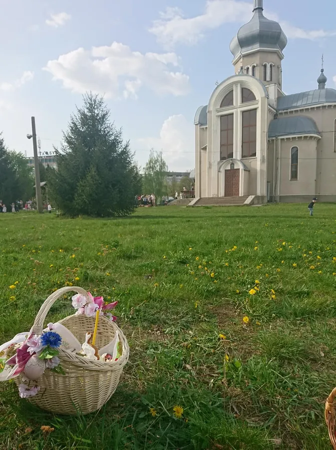 Як у луцьких храмах освячують паски (фото)