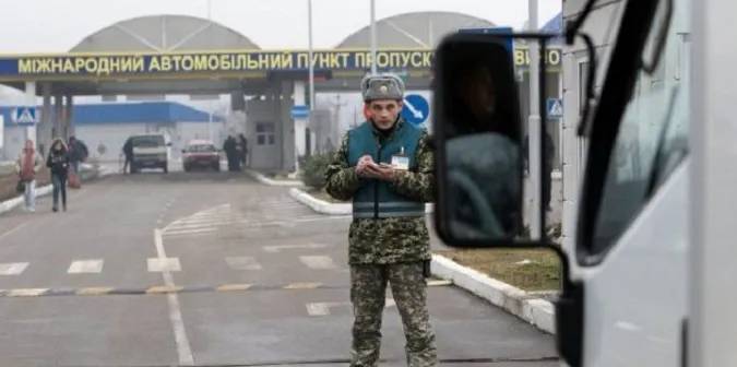 КПП на румунському кордоні закрили для важкого транспорту через «втомлений» міст