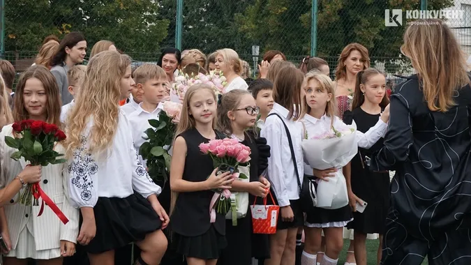 1 вересня у луцькій школі №9: як це було (фоторепортаж)