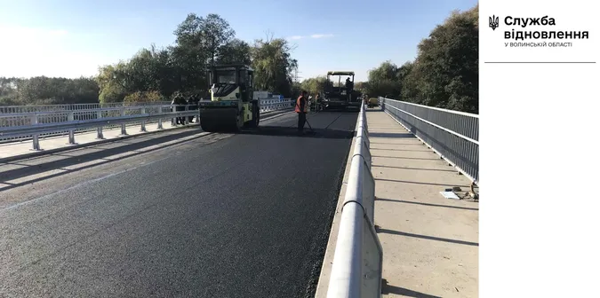 На Волині завершують ремонт 54-метрового мосту через річку (фото)
