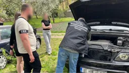 Волинські прикордонники викрили схему із ввезення авто під виглядом допомоги для ЗСУ (фото)