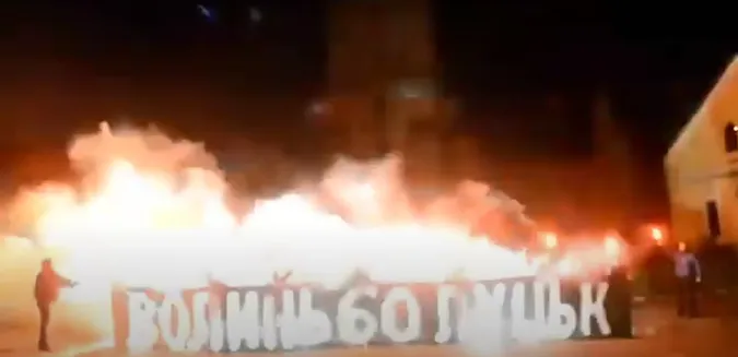 З фаєрами та кричалками: фани «Волині» записали новорічне привітання (відео)