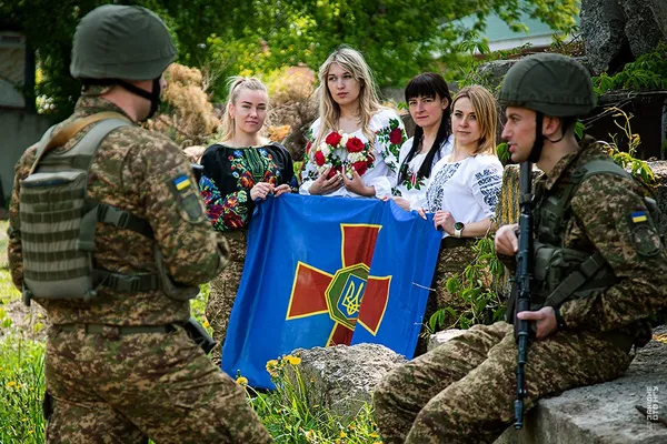 «Вишиванка, як частина нашої броні»: нацгвардійці Волині провели фотоперформанс (фото)
