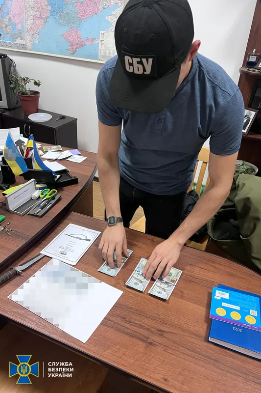 На Прикарпатті посадовці ТЦК «погоріли» на хабарях від ухилянтів (фото)