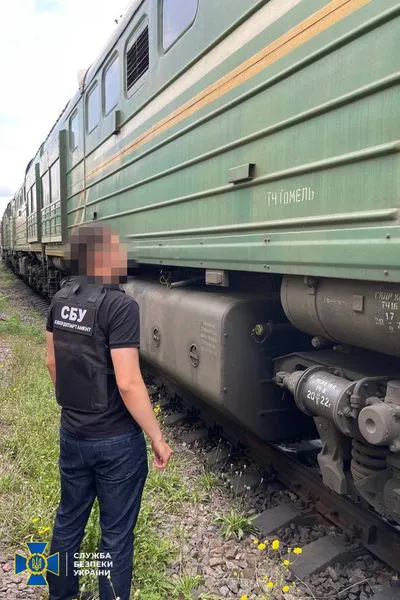 Суд заарештував білоруські локомотиви, якими рф перекидала війська до кордонів України (фото)