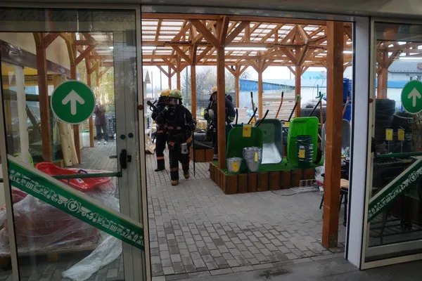 У Нововолинську «гасили» пожежу в «Епіцентрі К» (фото)