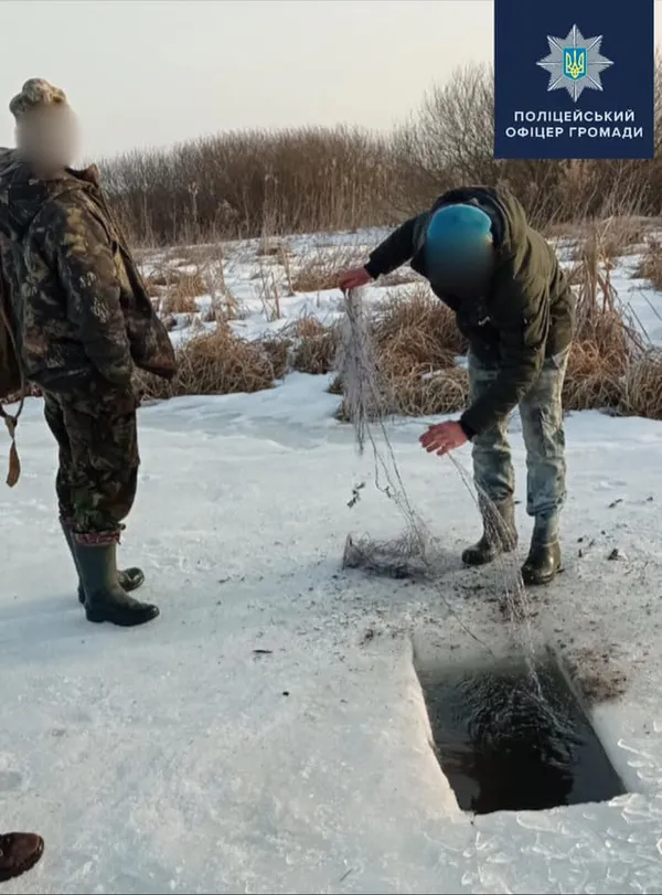 На Волині спіймали браконьєрів, що сітками ловили рибу у річці