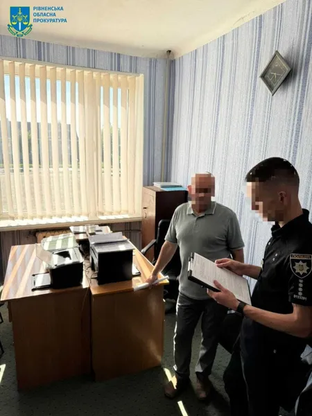 На Рівненщині затримали на хабарі керівника відділу містобудування та архітектури (фото)