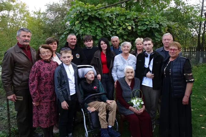 Має чотирьох онуків та дев'ятьох правнуків: волинянка відзначила 90-річний ювілей (фото)