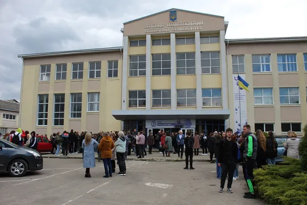 Евакуація і порятунок потерпілого: у луцькому виші – «пожежа» (фото)