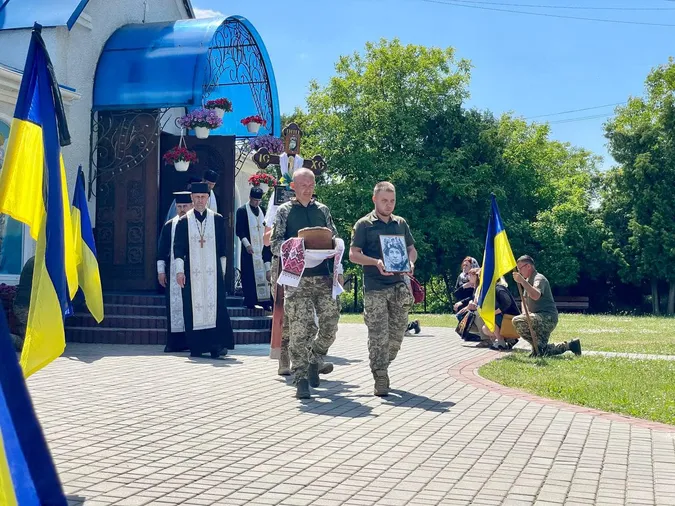 У Нововолинську провели в останню дорогу Юрія Степанченка