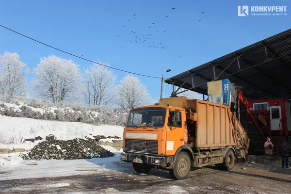 Мільйонні збитки та переповнене звалище: що не так із сортуванням сміття у Луцьку (фото)
