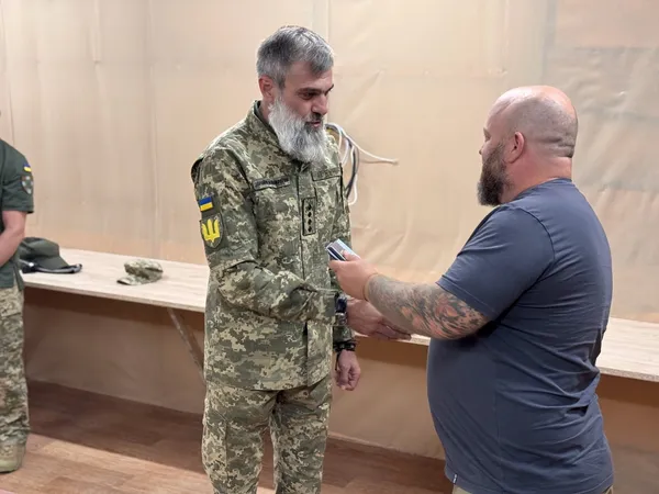 Бійців волинської «Сталевої Сотки» нагородили відзнаками «Захиснику Луганщини» (фото)