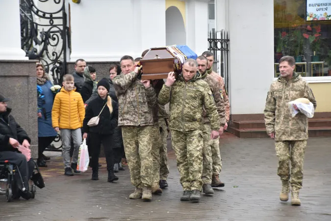 У Луцьку попрощалися із загиблим на війні десантником Артемом Баглайчуком (фото, відео)