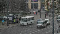 У Луцьку наприкінці квітня випав сніг (фото, відео)