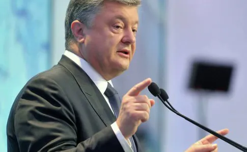 «Україна — не номер у єгипетському готелі»: Порошенко відповів Зеленському