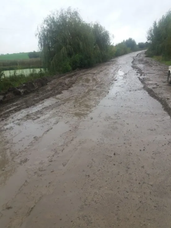 Обминав навіть шкільний автобус: на Волині почали ремонт вщент розбитої дороги