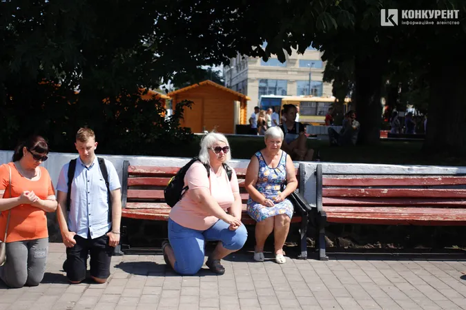 Віддали життя за нас: Луцьк на колінах попрощався з двома захисниками (фото, відео)