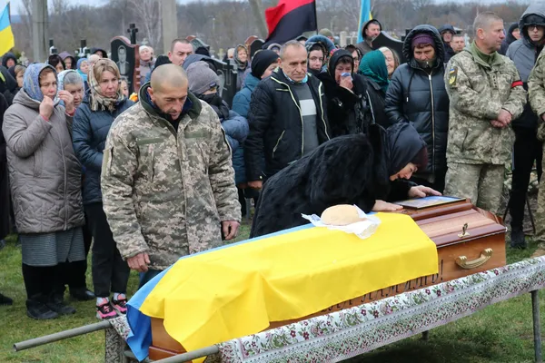 Загинув від удару дроном: у Горохові попрощалися з воїном Олександром Вихневичем (фото)