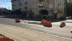 У Луцьку на Волі "латають" яму (фото)