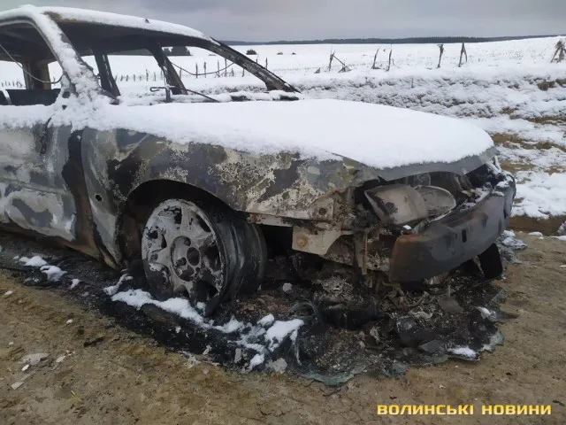 Під Луцьком загорівся і вибухнув легковик (фото)