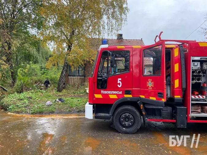 На Волині військові та рятувальники витягнули з пожежі трьох людей (фото, відео)