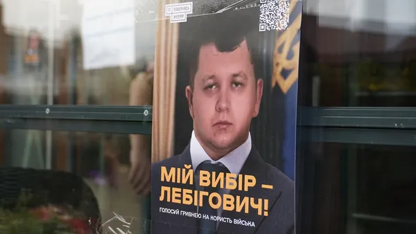 За годину зібрали понад 5 мільйонів: як у Луцьку проходять «вибори» Лебіговича (фото, відео)