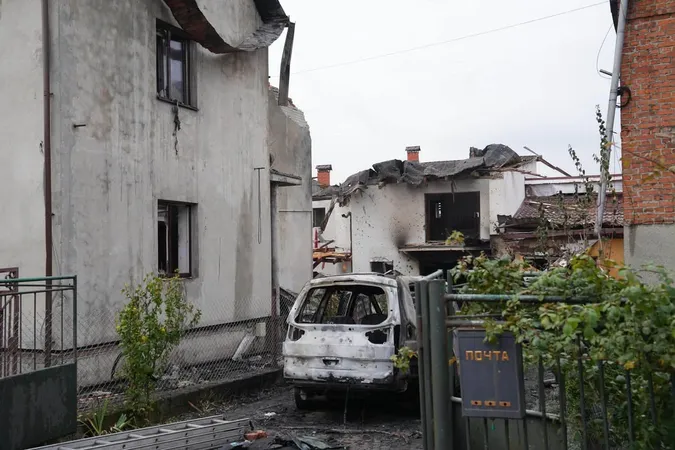 Внаслідок ворожої нічної атаки згорів будинок лікаря на Львівщині (фото)