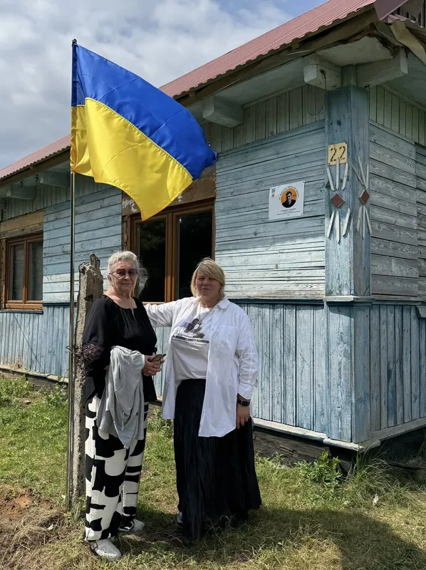 У пам'ять про сина: відома луцька художниця перетворила стару хату на артрезиденцію