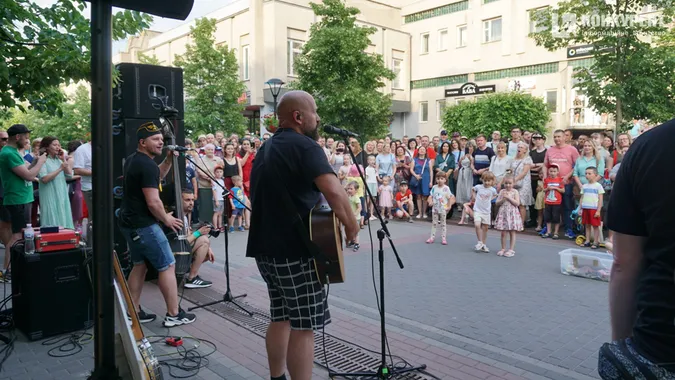 Прийшли сотні людей: у Луцьку виступив запальний гурт Оt Vinta (фото, відео)