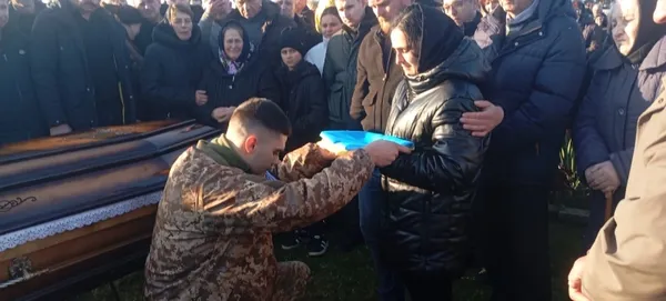 На Іваничівщині попрощалися із загиблим захисником Віталієм Павловичем (фото)
