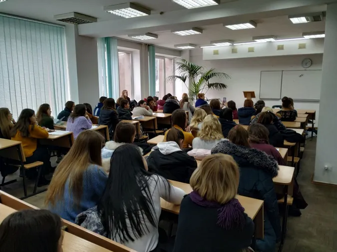 Луцьким студентам розповіли, кому вигідні фейки і як з ними боротися