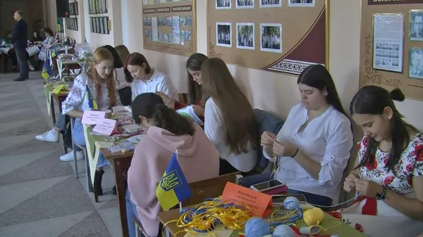 Продукти та випічка: у коледжі на Волині допомагають військовим (фото, відео)