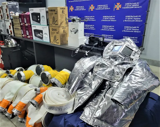 Пожежні рукави, вогнегасники, тепловідбивні костюми: ковельським рятувальникам закупили обладнання (фото)