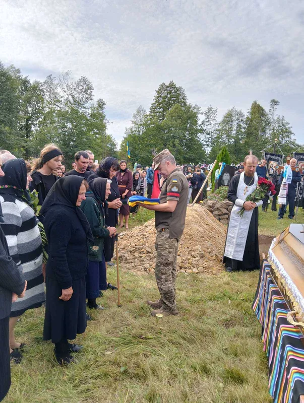 На Волині громада попрощалася з загиблим на Донеччині захисником Андрієм Денисюком