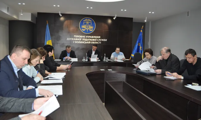 Волинян, які працюють за кордоном, хочуть залучити до декларування