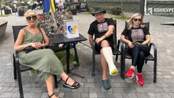 У центрі Луцька актор серіалу «Пес» збирає гроші на ЗСУ (фото)